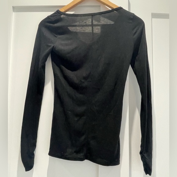 Small women’s longg sleeve top - Picture 2 of 4